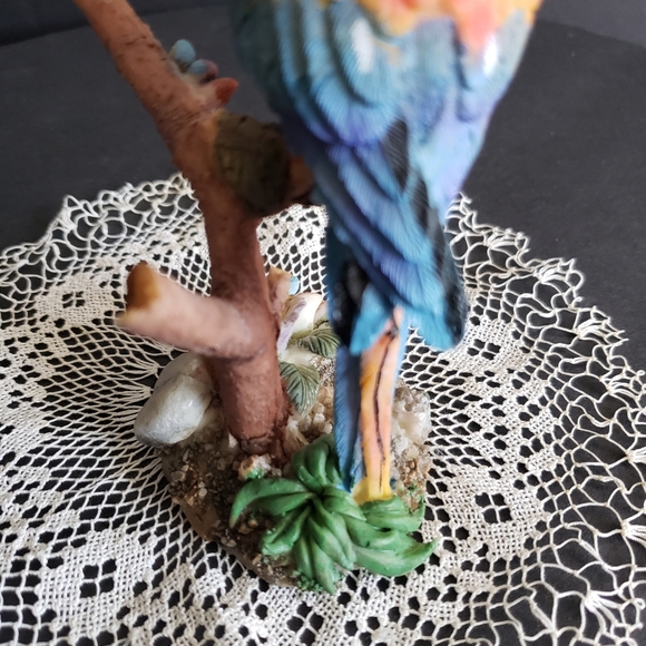 Сorner Creation 2002 Parrot Multicolor Resin Figurine - Picture 4 of 10